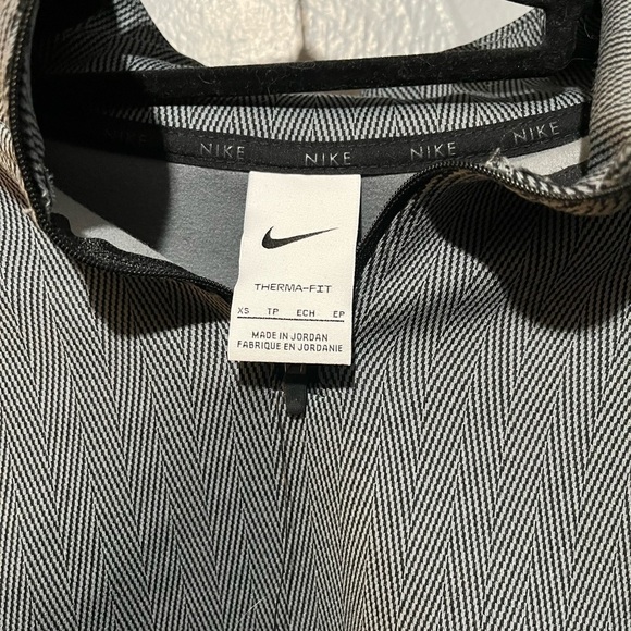 Nike Long-Sleeve Half-Zip Top — Size XS - Picture 4 of 6